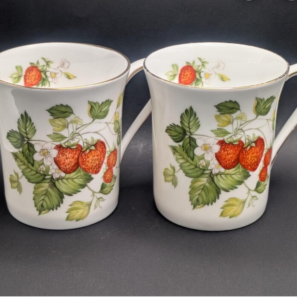 QUEENS Virginia Strawberry Mugs set of 4; compare to WILLIAMS SONOMA!